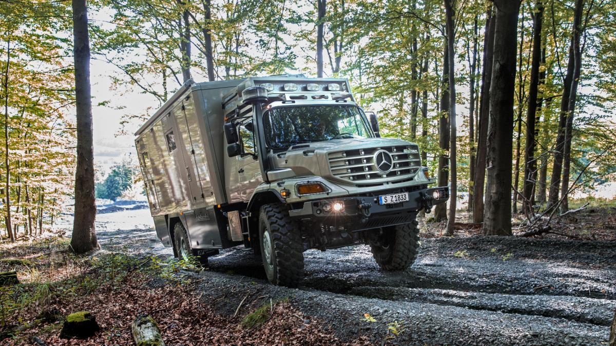 Mercedes-Benz Zetros 2733 A 6x6 is one hell of an intimidating RV | Daimler