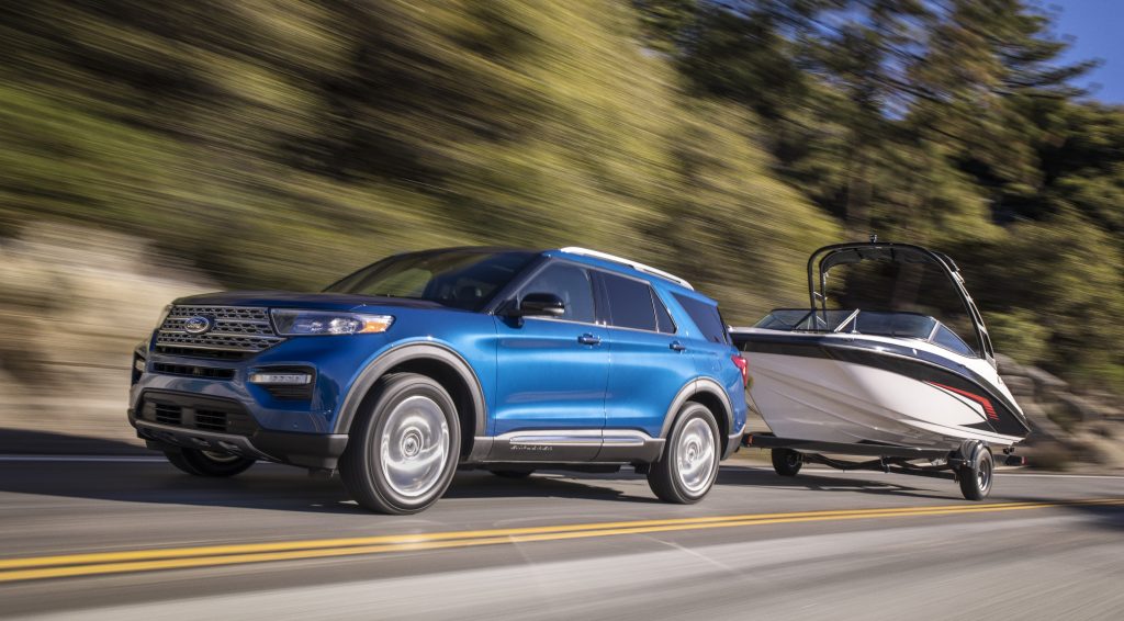 2020 Ford Explorer towing boat