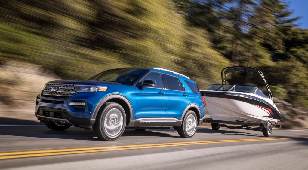 2020 Ford Explorer towing boat