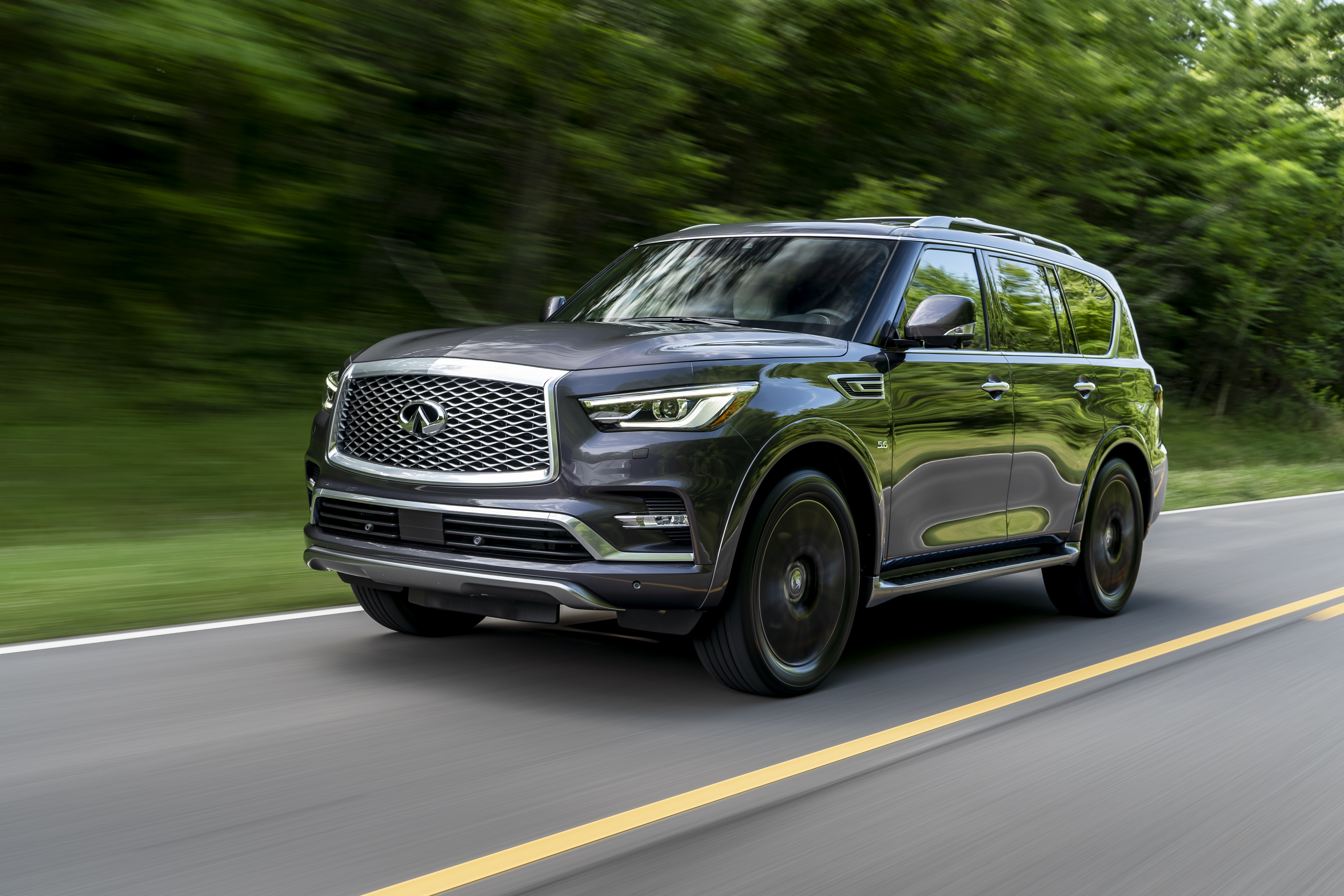 The 2019 QX80 LIMITED exterior features include specially designed dark machine-finished 22-inch forged aluminum-alloy wheels; satin chrome exterior trim, roof rails and crossbars; and unique front and rear bumper lower treatment. The QX80 is available in five exterior colors, including a new LIMITED-exclusive Anthracite Gray.
