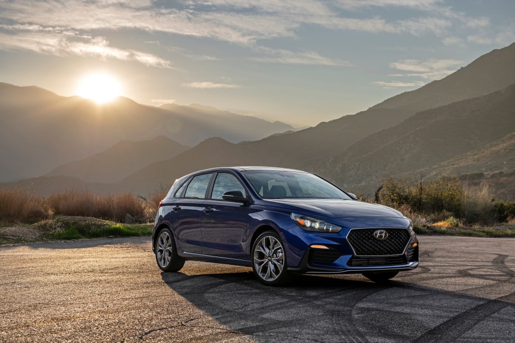 dark blu Hyundai Elantra GT in front of a mountainous backdrop