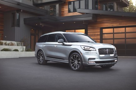 Lincoln Aviator Hybrid’s 494 hp Puts Cadillac on Notice