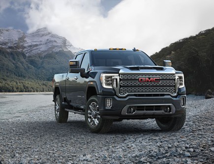 What Features Come Standard on the GMC Sierra 2500 HD?