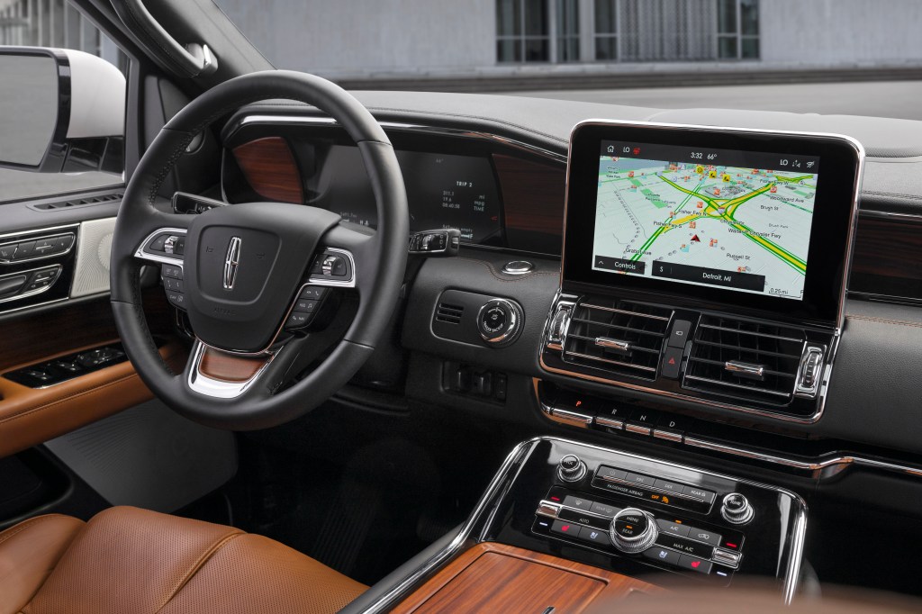 The 2020 Navigator now brings more signature features and standard technology to luxury clients.