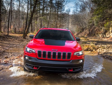 What Features Come Standard on the Jeep Cherokee?