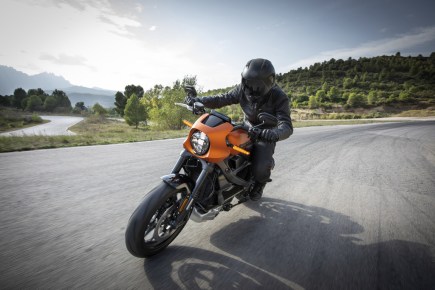 Here’s What It’s Like to Ride the Harley-Davidson LiveWire