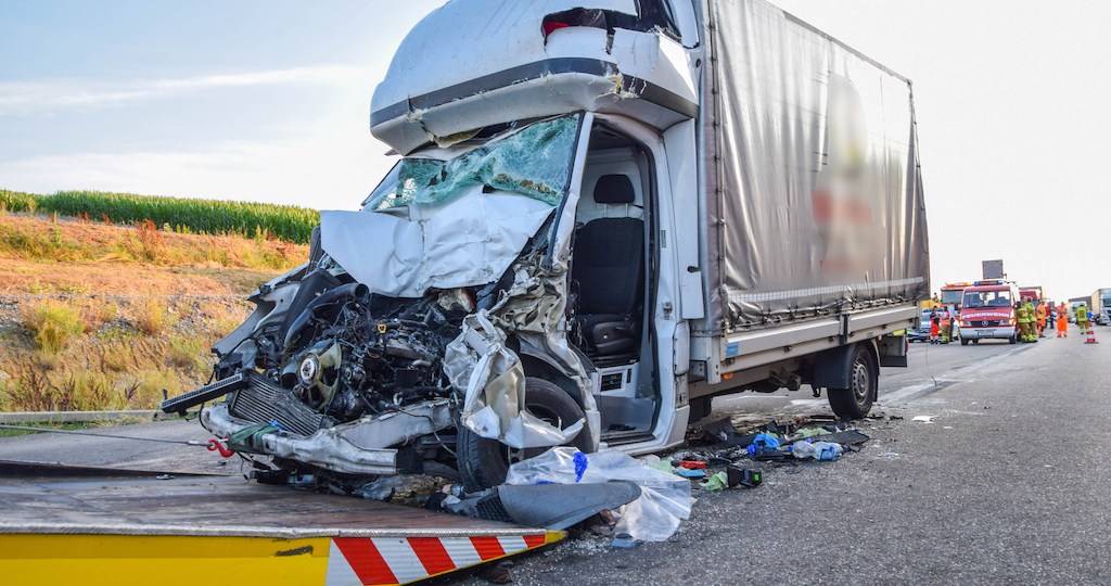 Transporter crashes on the Autobahn