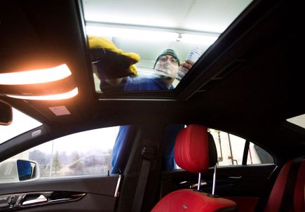 What’s the Difference Between a Sunroof and a Moonroof?