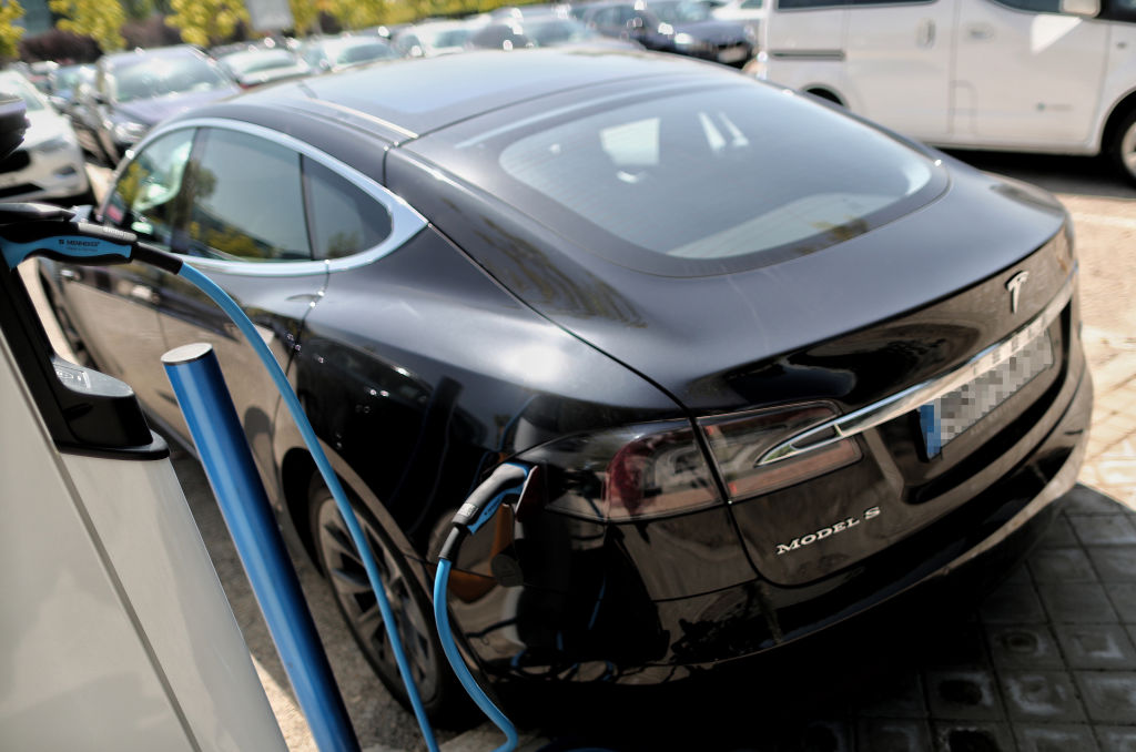 5 Signs Your Hybrid Vehicle's Battery is Dying