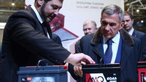 Car batteries electric versus regular