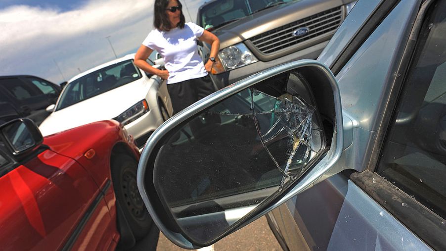Can you drive with broken mirror