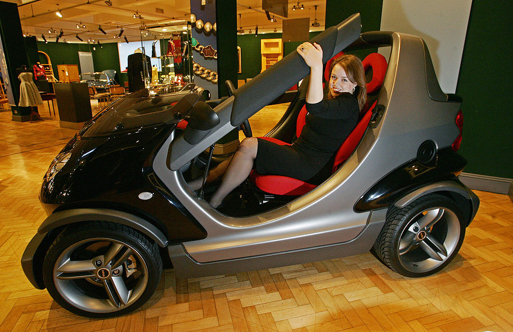 Women sitting in a Smart Car Crossblade
