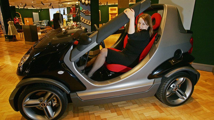 Women sitting in a Smart Car Crossblade