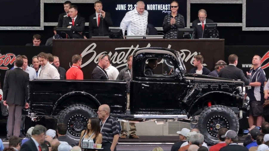 1944 Dodge Power Wagon at 2016 Barrett-Jackson auction