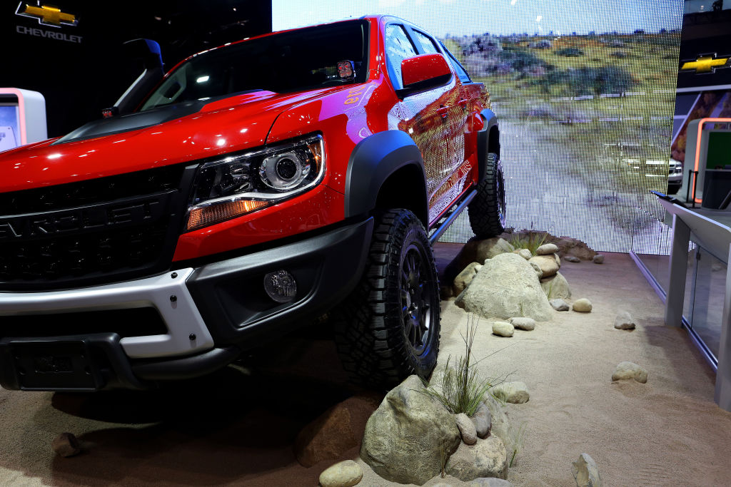 A 2019 Chevrolet Colorado pickup truck on display at an auto show