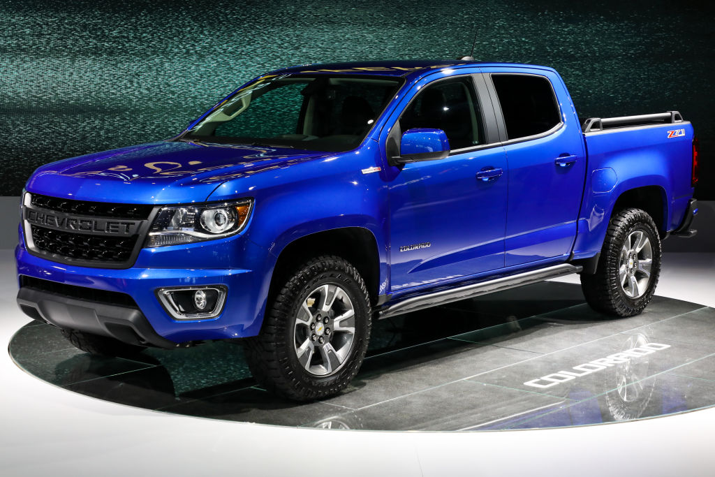 A 2019 Chevrolet Colorado compact truck on display at an auto show.