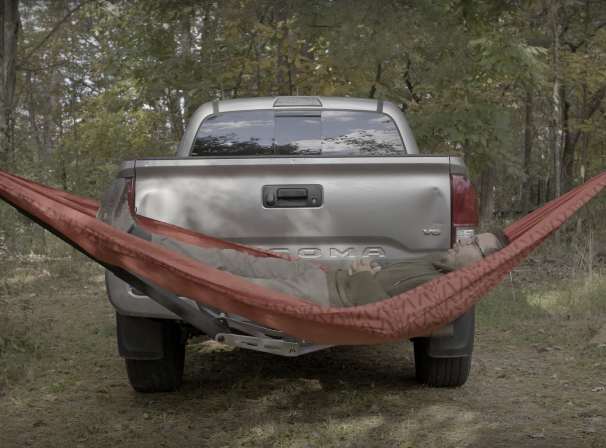Man demonstrates building a hammock on your truck bed