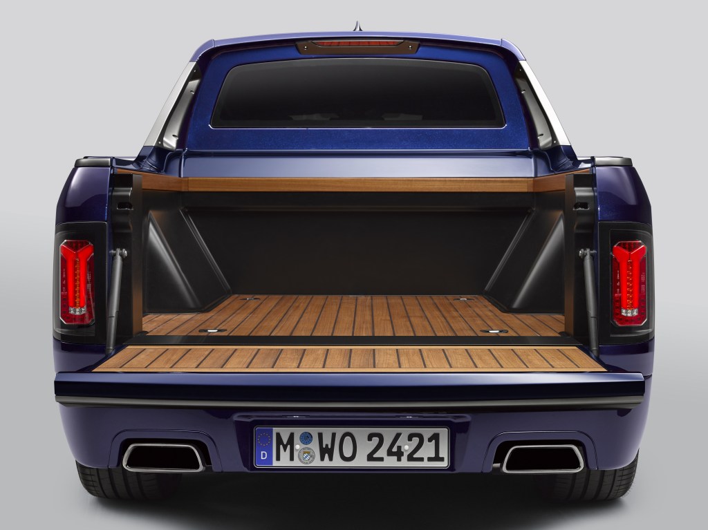 2020 BMW X7 pickup truck bed