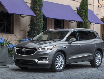 Does the Buick Enclave Apple CarPlay?