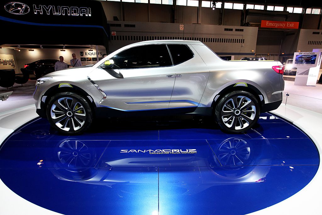 A Hyundai Santa Cruz on display at an auto show.
