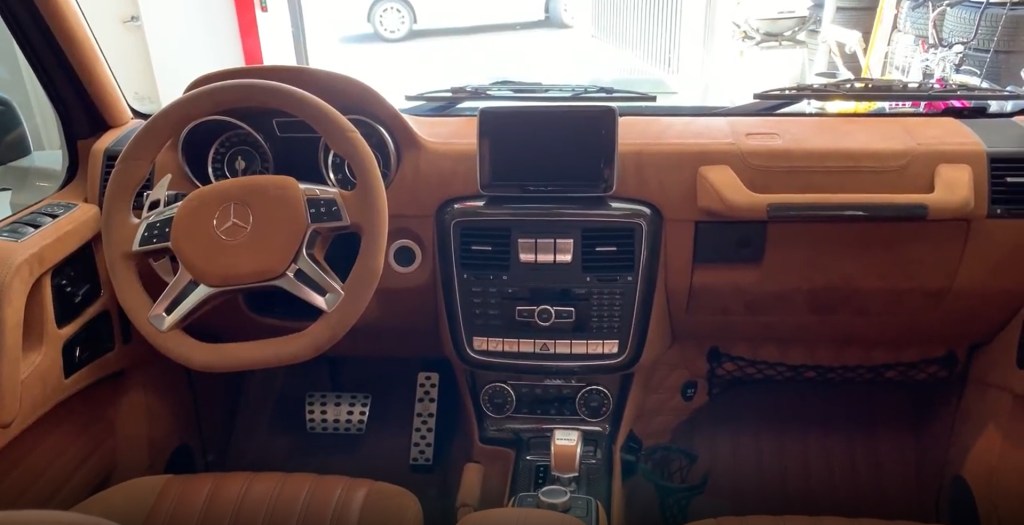 Mercedes-Benz G-Wagon 6x6 Brabus interior front