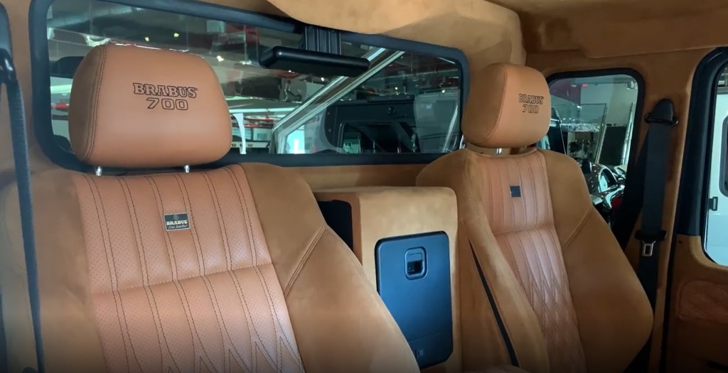 Mercedes-Benz G-Wagon 6x6 Brabus interior