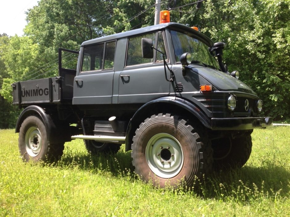 A dark-gray 1986 Mercedes-Benz Unimog 416 Doka