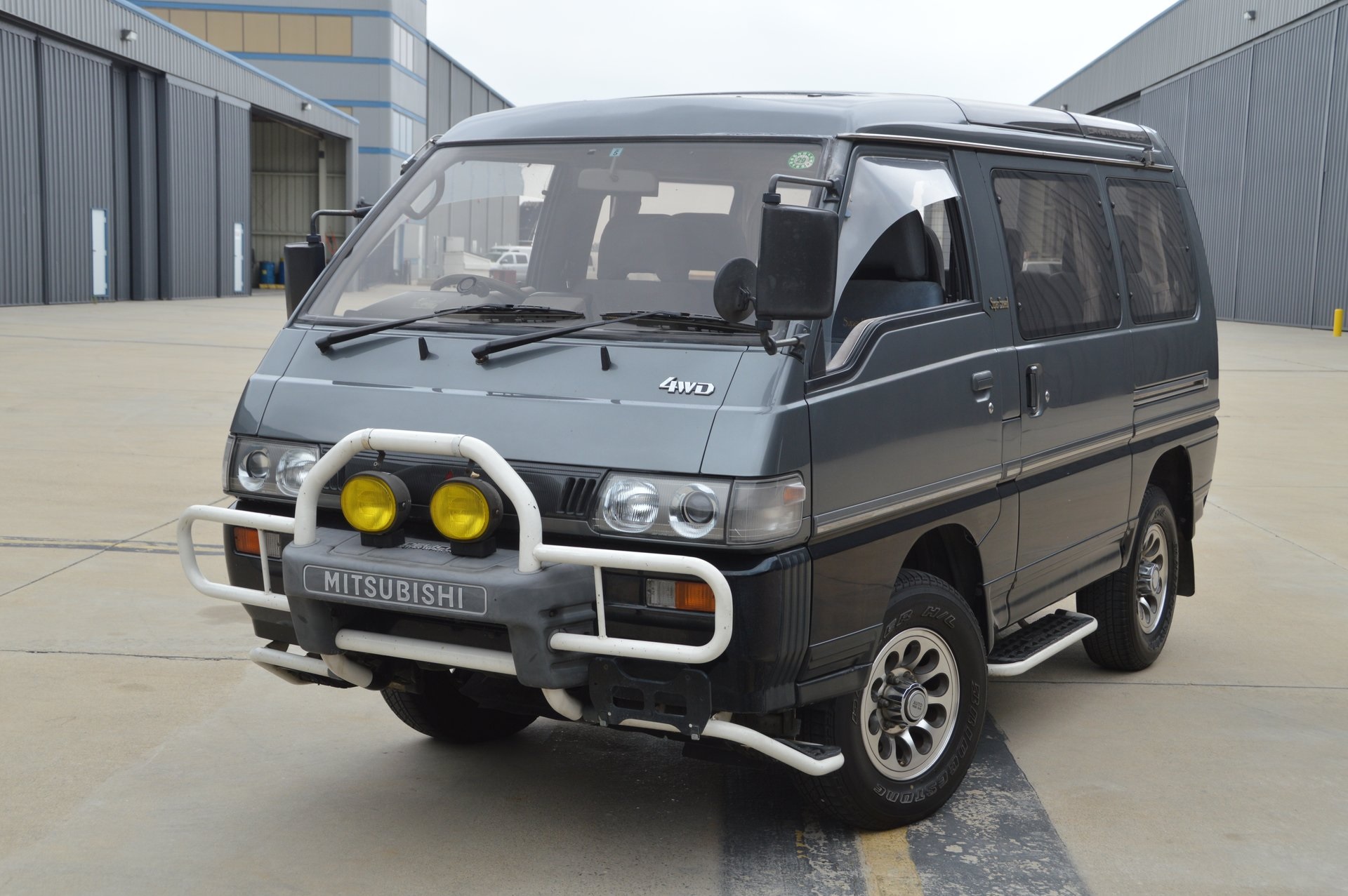 mitsubishi 4wd van for sale