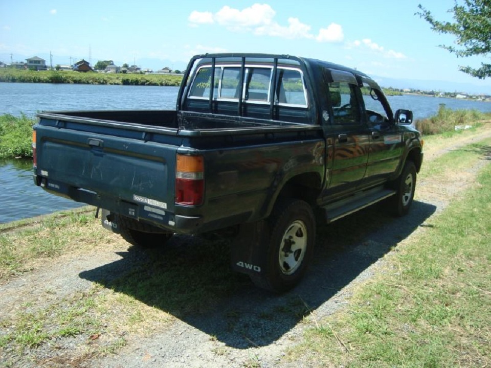 1995 Toyota Hilux 4WD diesel rear