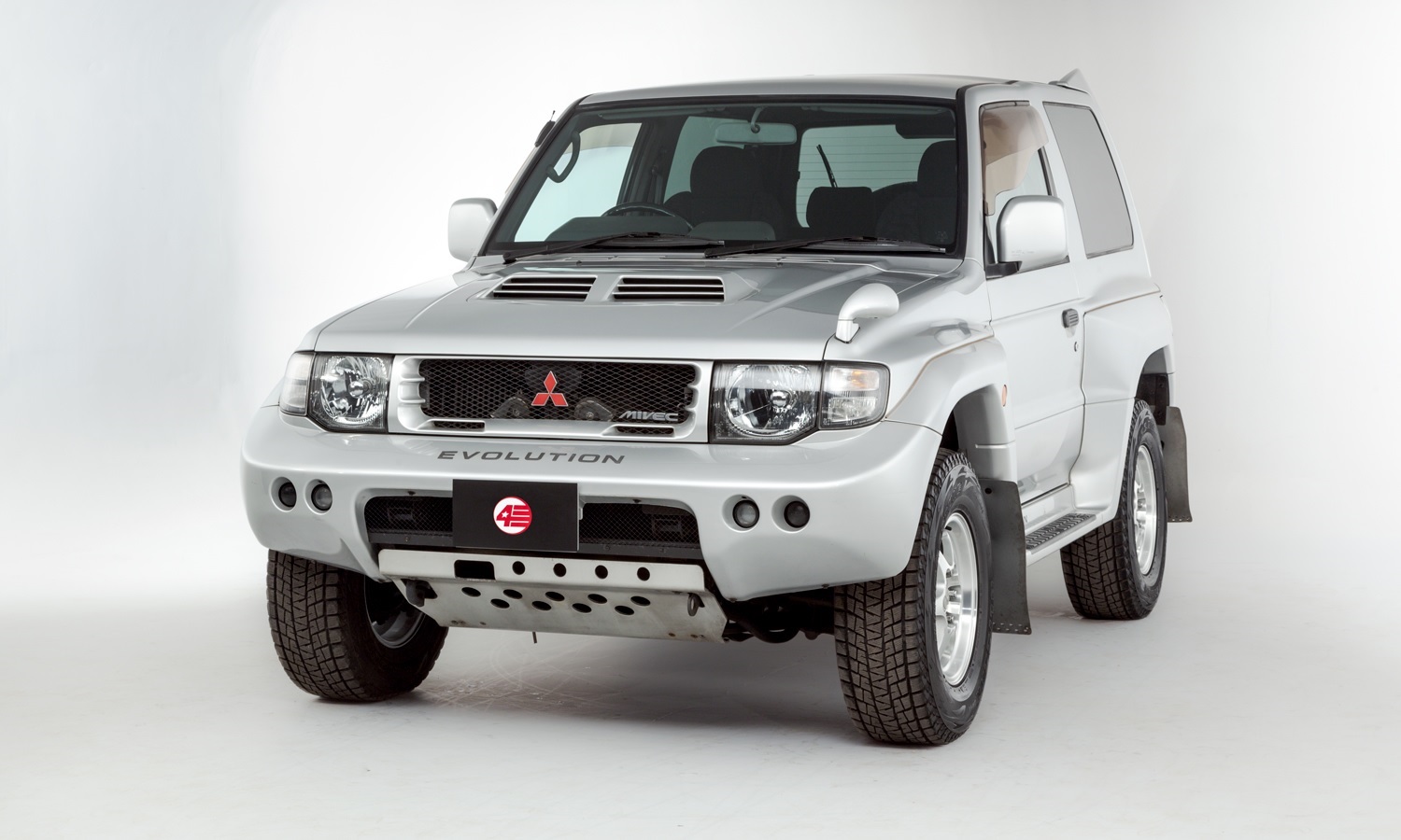 Mitsubishi Pajero Evolution White with Trailer and Mitsubishi Lancer Evolution 