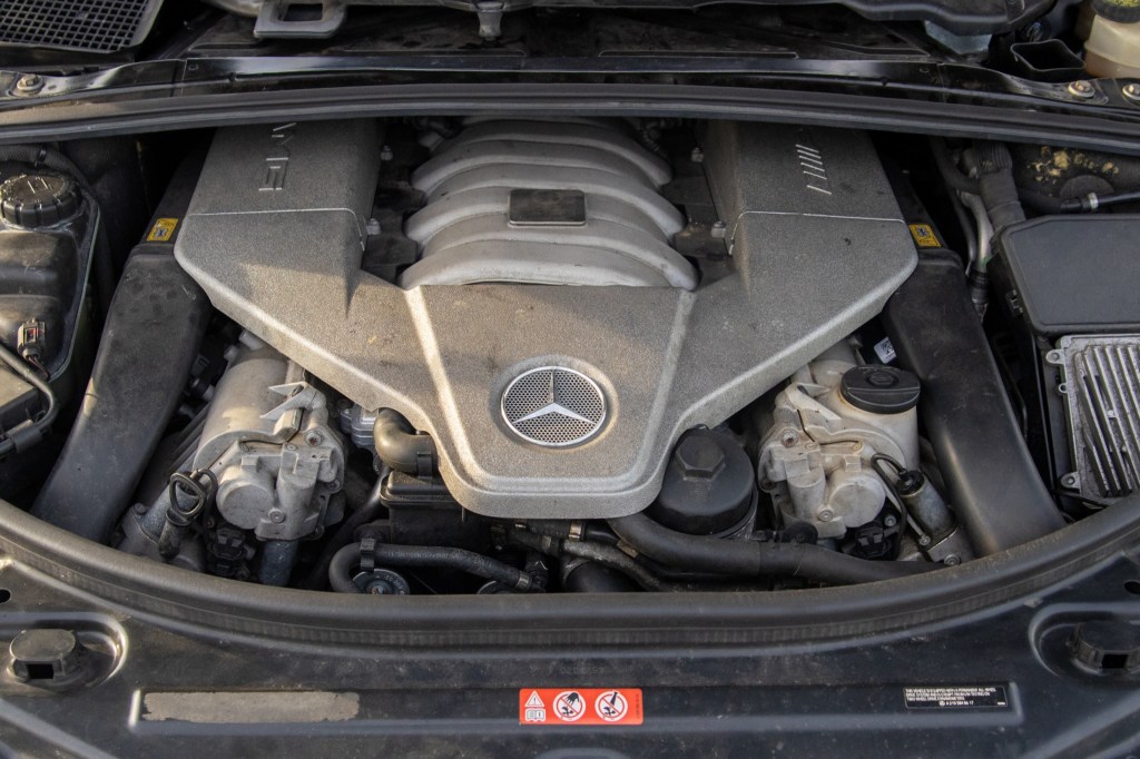 2007 Mercedes R63 AMG engine