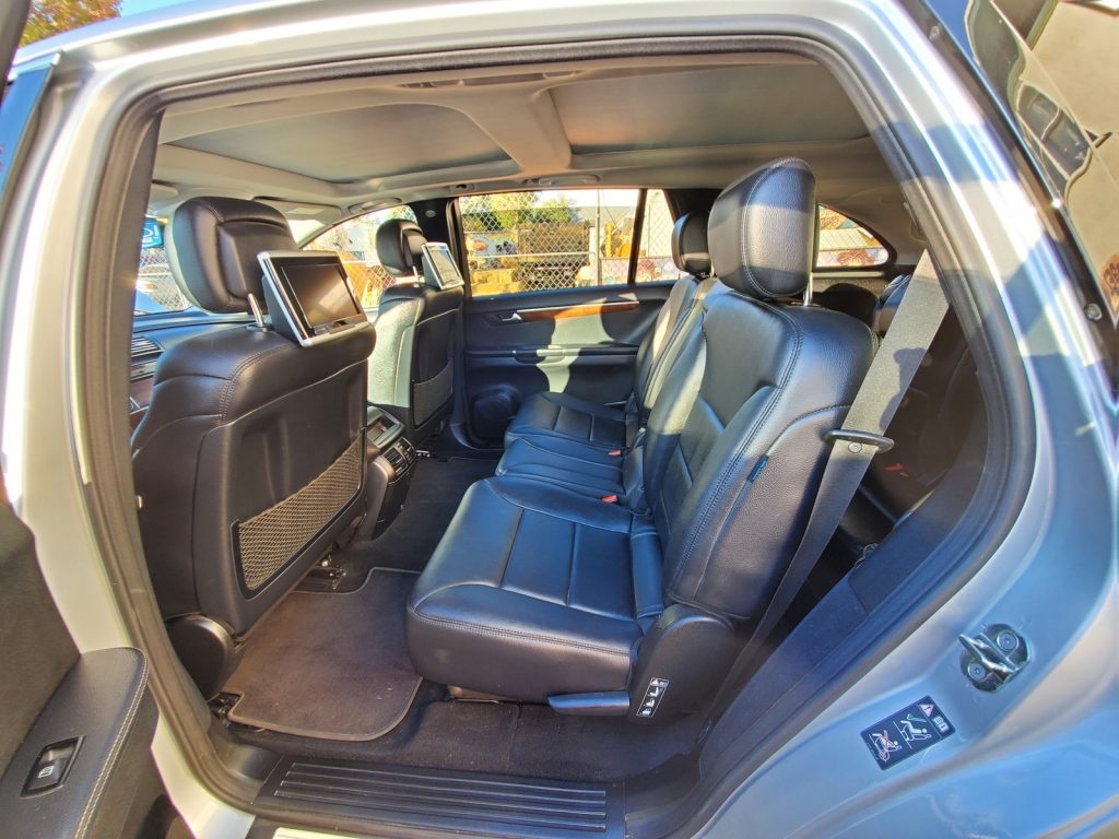 2012 Mercedes R-Class 2nd-row seats