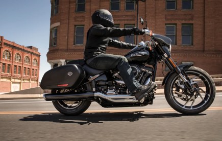 Should You Buy a Cruiser Motorcycle or Standard Motorcycle?