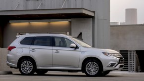 2020 Mitsubishi Outlander PHEV | Mitsubishi-0