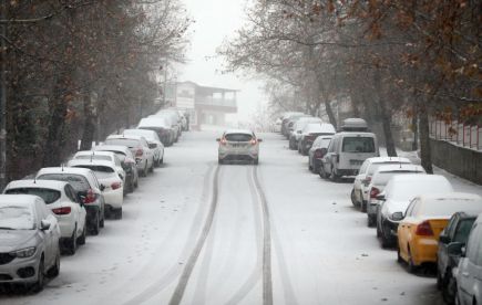 Driving With Snow on Your Car Isn’t Just Dangerous, It’s Illegal
