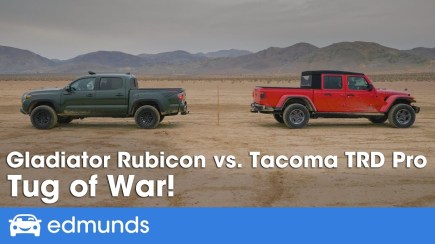 Toyota Tacoma-Jeep Gladiator Tug-Of-War Shows What These Towing Videos Actually Prove