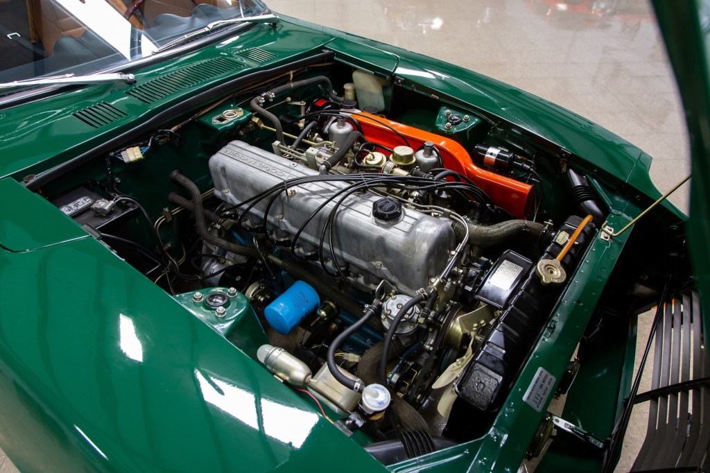 1971 Datsun 240Z engine bay