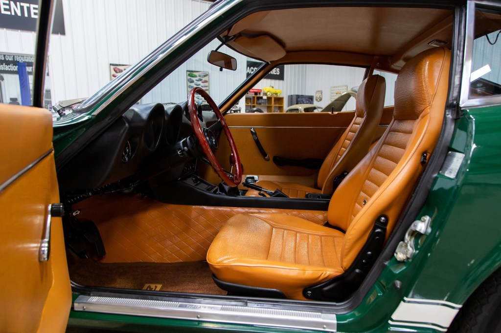 1971 Datsun 240Z interior