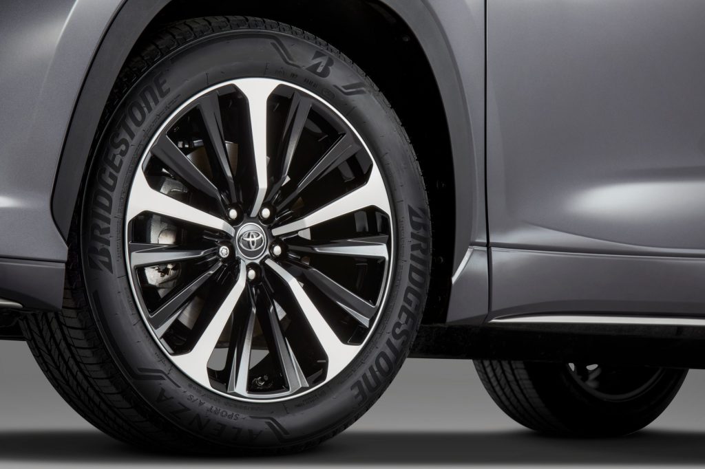 2021 Toyota Highlander XSE wheels