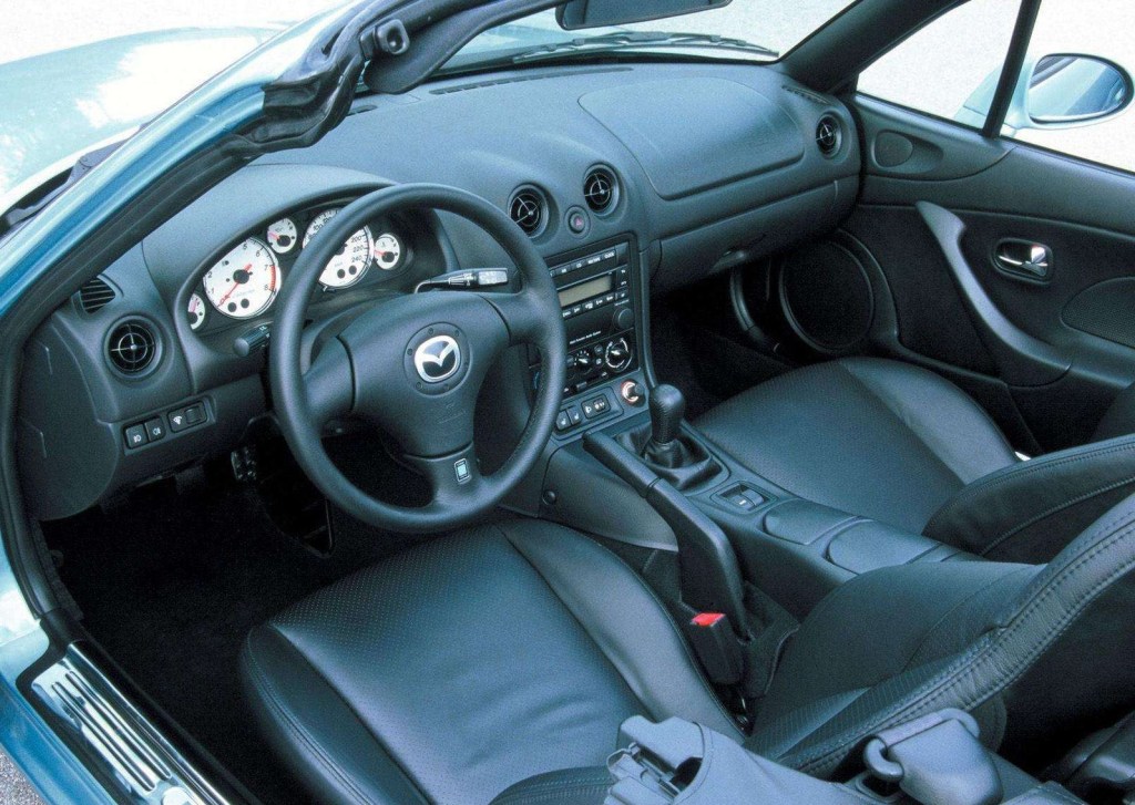 2000 Mazda MX-5 Miata interior