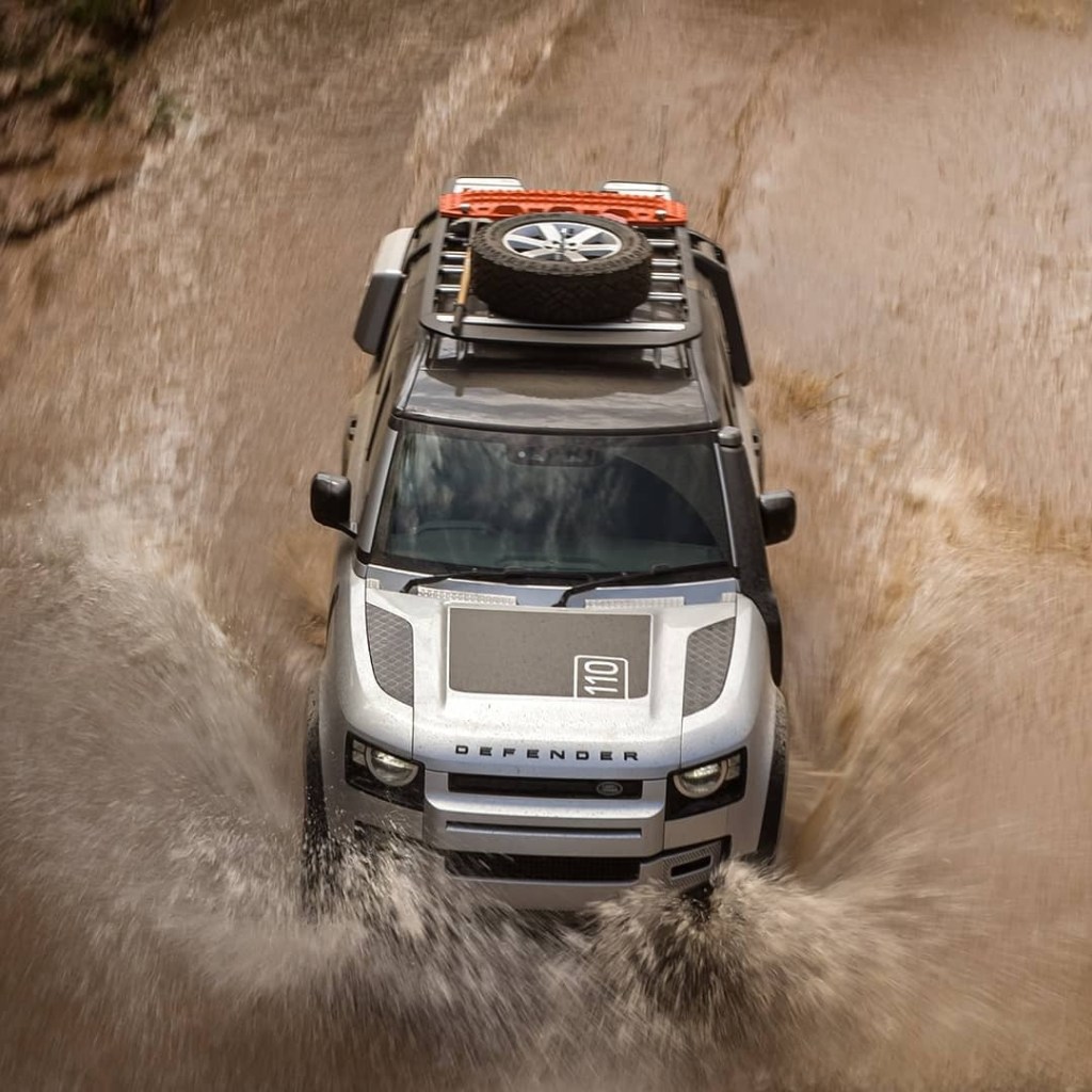 2020 Land Rover Defender 110 overhead dominates off-road reviews