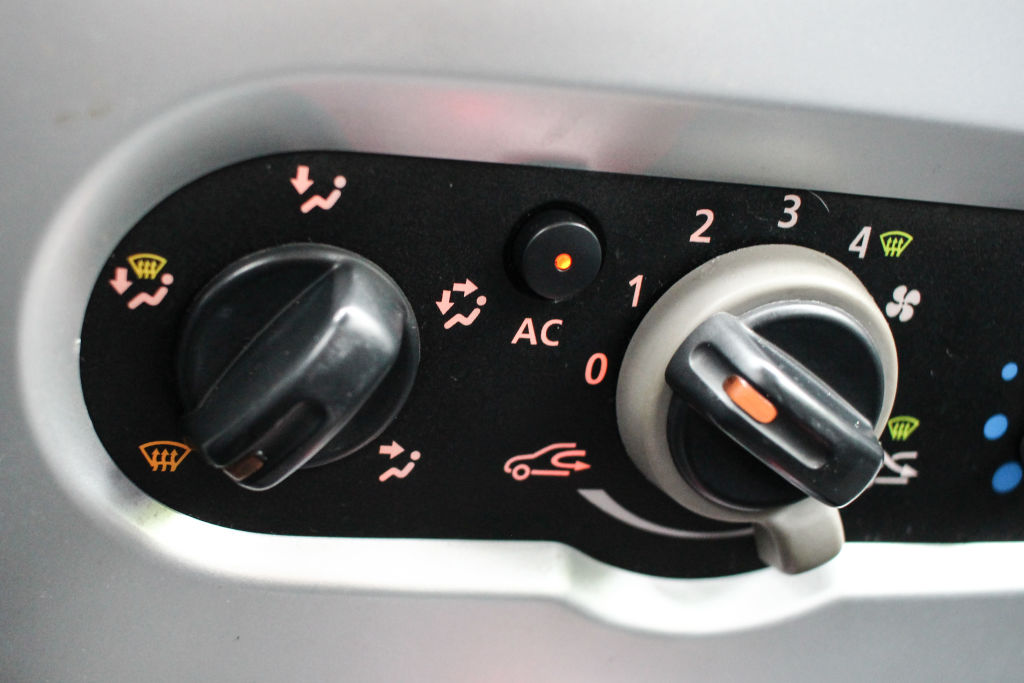 Dials for the air conditioning system on the dash