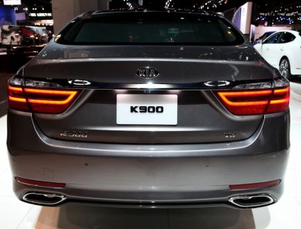 The Kia K900 Comes With a Ridiculous Amount of Standard Features