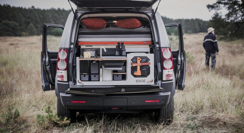 Land Rover LR4 with Egoé Nestbox Supertramp