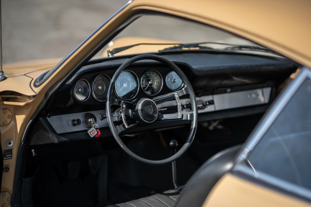 1967 Porsche 912 interior