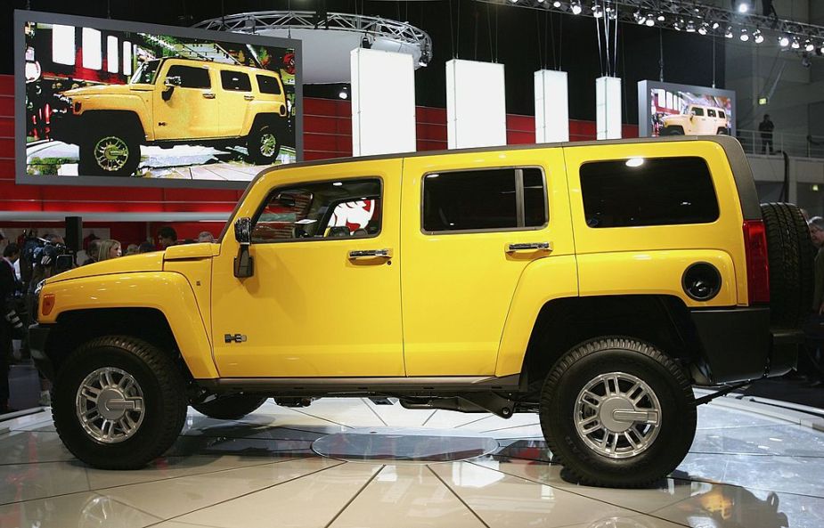 A 2006 Hummer H3 on display at an auto show