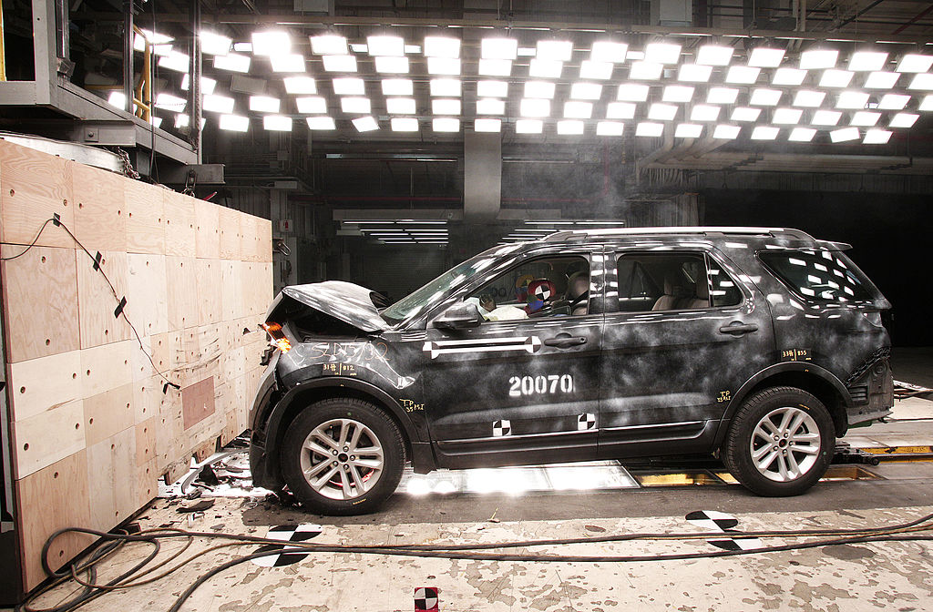 2014 Ford Explorer XLT crash test