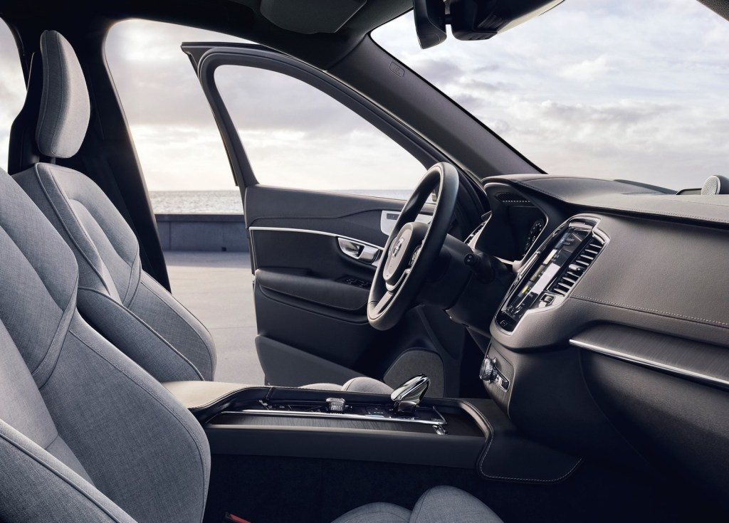 2020 Volvo XC90 interior front