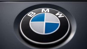 The logo of the Munich car manufacturer BMW can be seen on a car