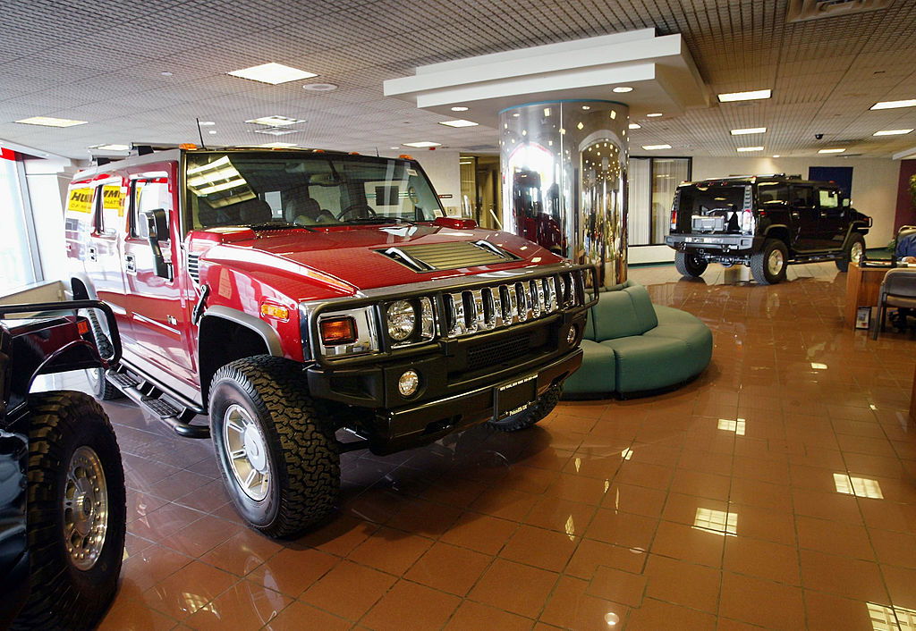 Hummer Dealership with H2s on display